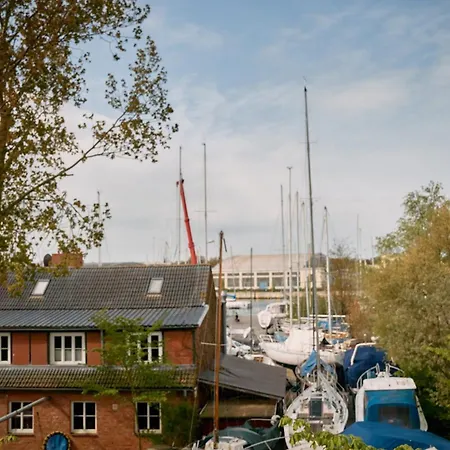 Hafen Im Gaestehaus Alter Holzhafen - Abc5 *